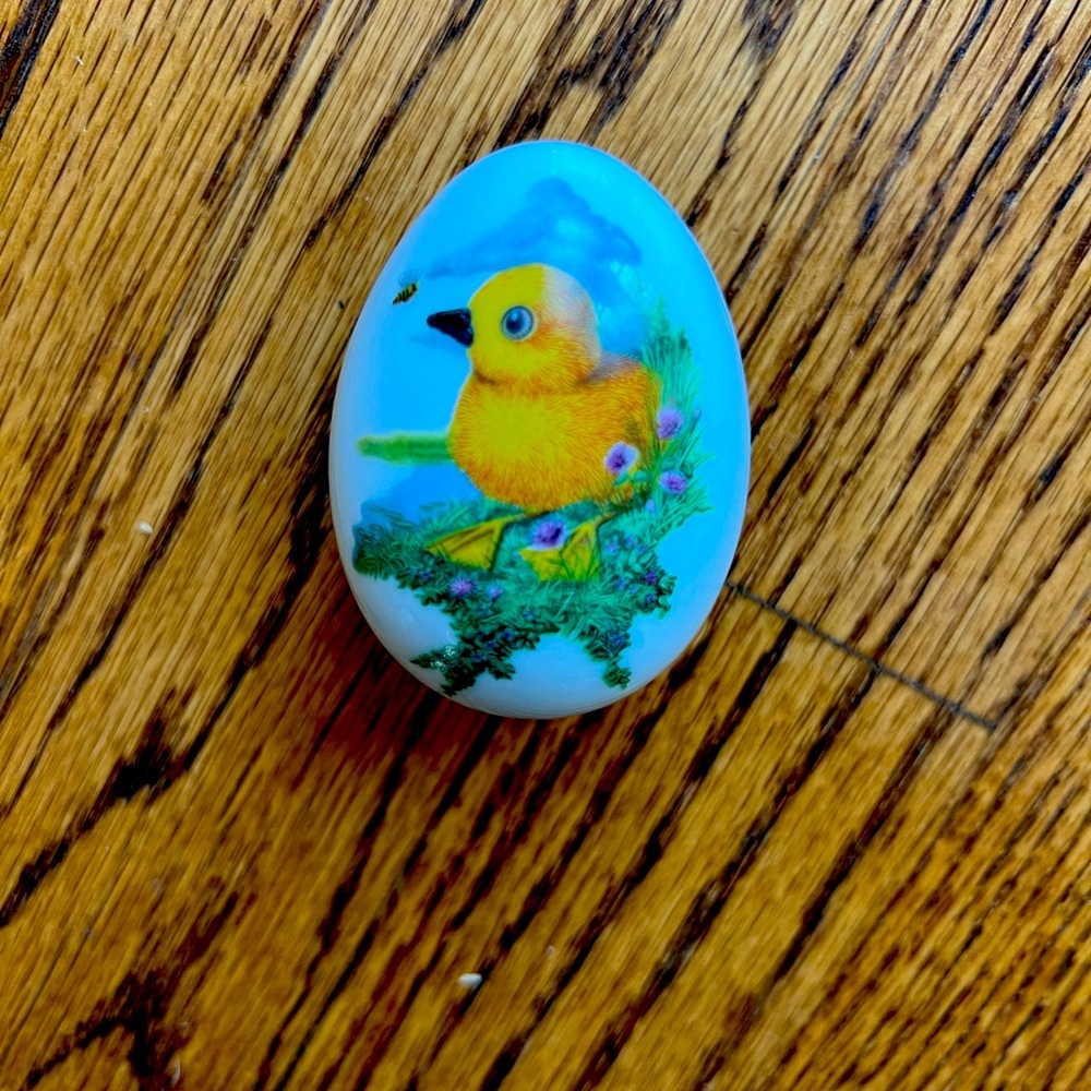 VINTAGE 1981 FP Porcelein trinket box